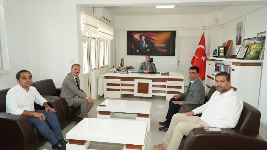 İl Milli Eğitim Müdürümüz Sayın Ali TOSUN, İlçemiz Kaymakamı Sayın Mesut BOLAT'ı Makamında ziyaret etti.